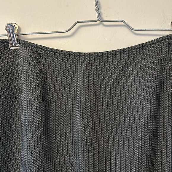 Finity Studio skirt black/grey pinstripe size 10 new with tags still attached - Picture 2 of 7